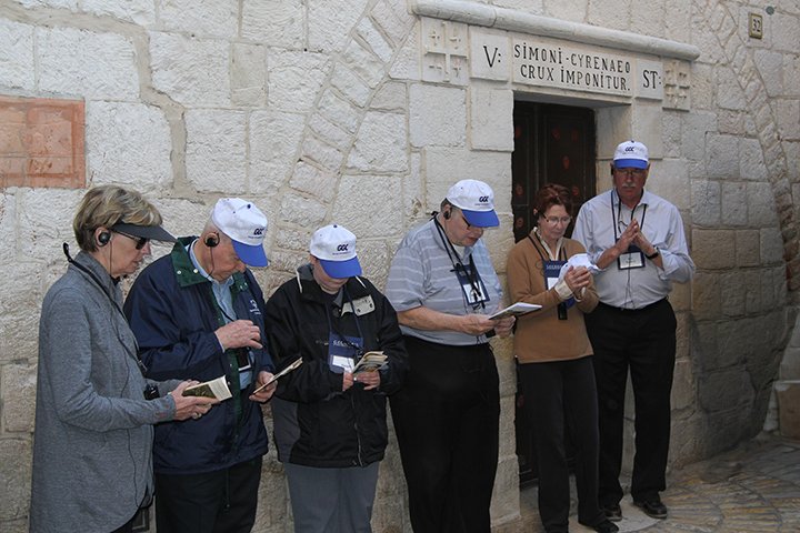 Pilgrimage group at the entrance of the Church of the Holy Sepulchre
